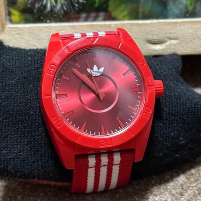 adidas 腕時計 レッド トレフォイルロゴ ストライプベルト稼働中
