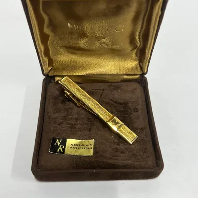 美品 NINA RICCI ネクタイピン ゴールドカラー ケース付き
