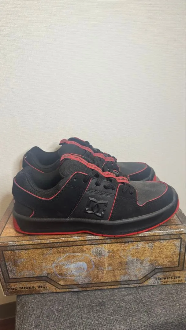รองเท้าผ้าใบ DC SHOES STAR WARS 27.0 สีดำ/แดง