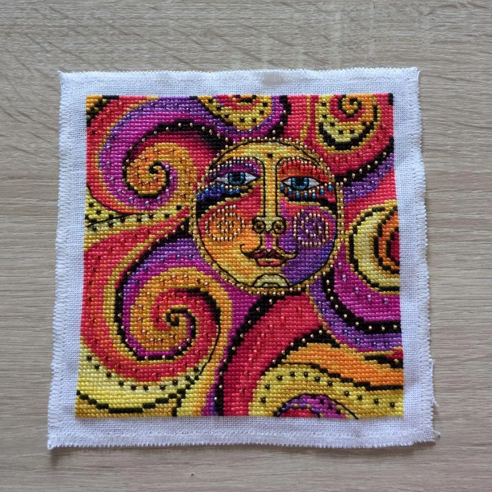 太陽モチーフ 刺繍作品 ハンドメイド