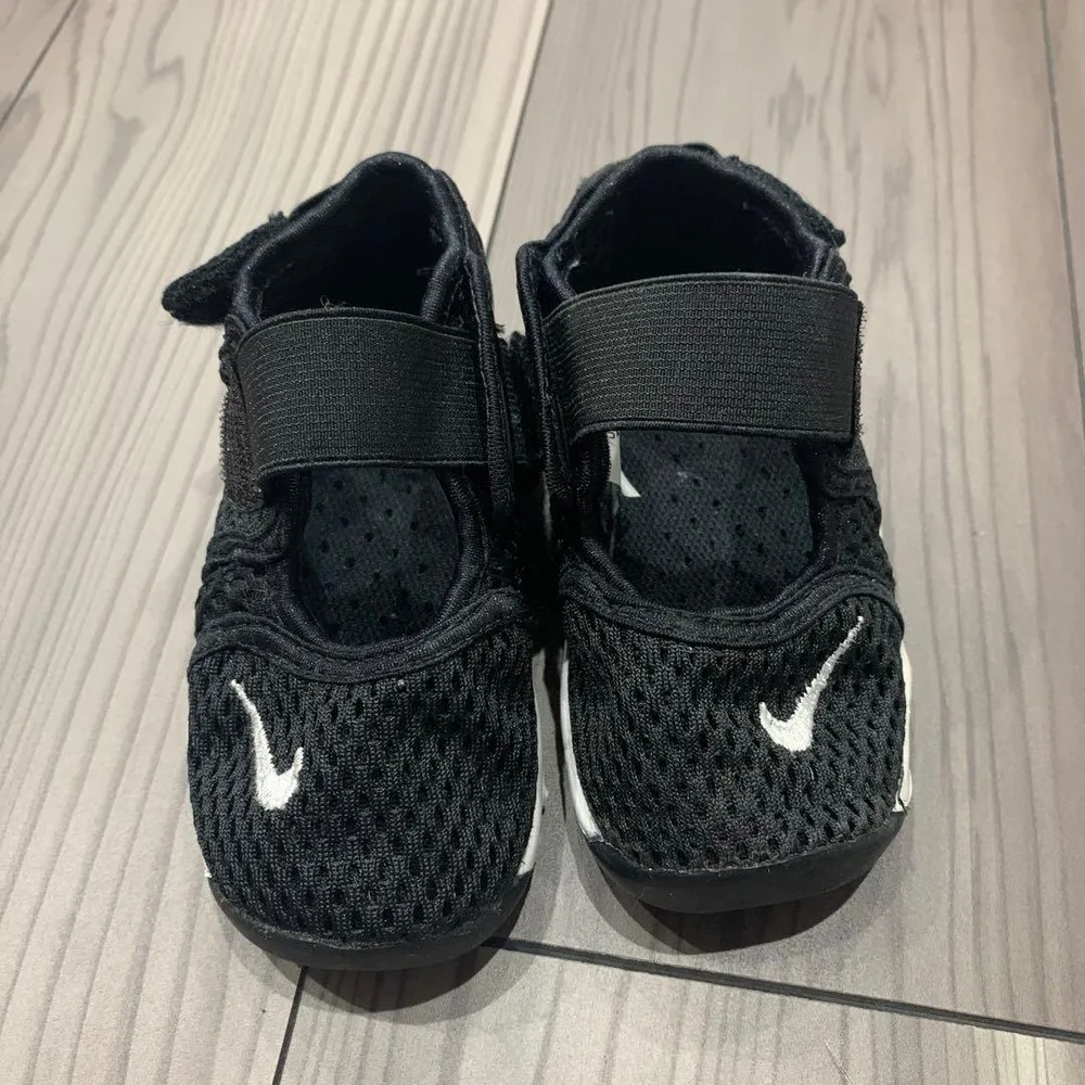NIKE エアリフト サンダルブラック 12cm