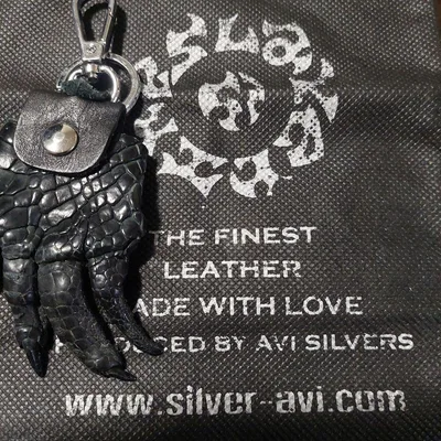 AVI SILVERS レザー キーホルダー ブラック
