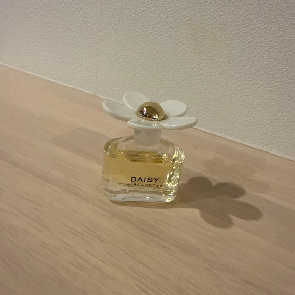 MARC JACOBS DAISY 香水 ミニボトル