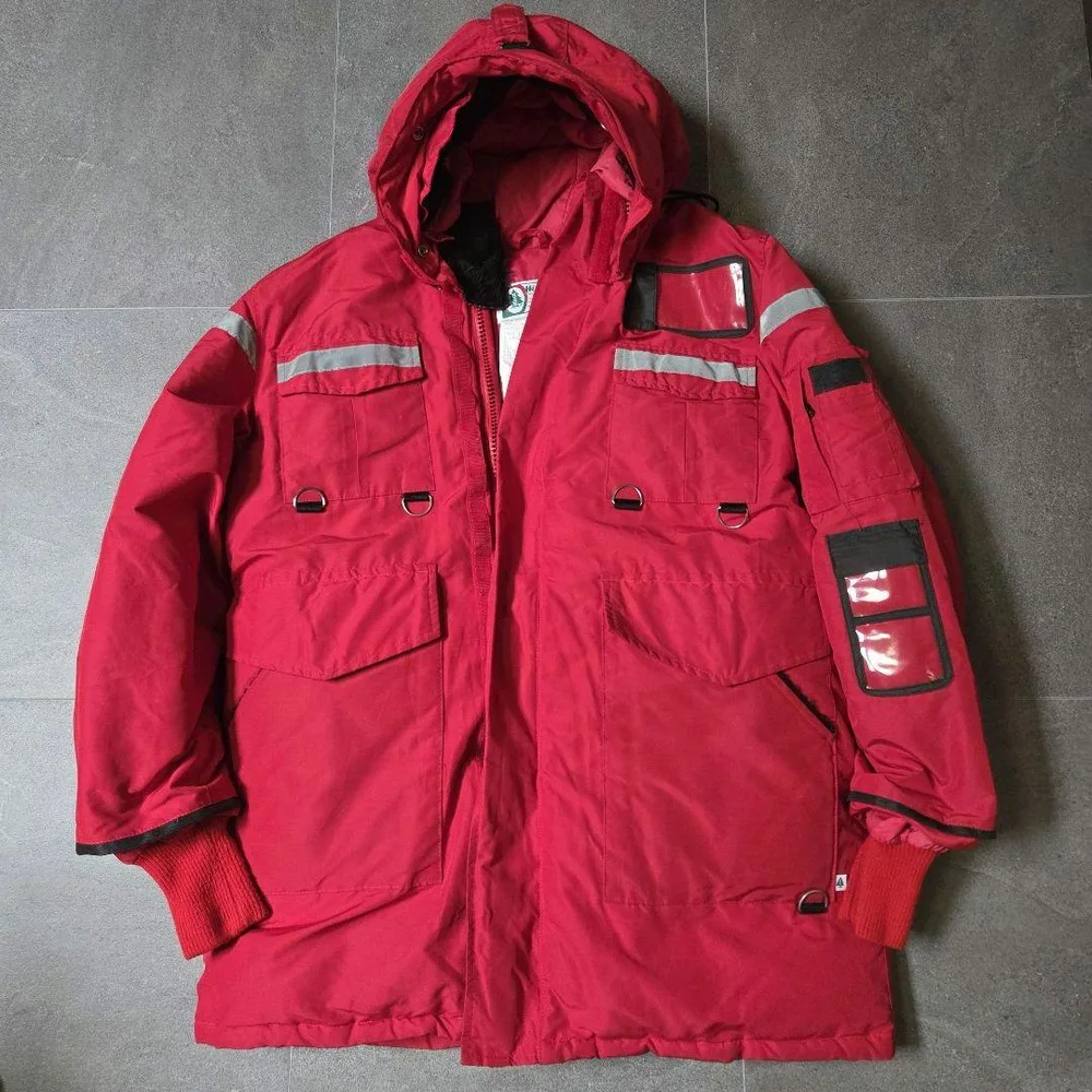 เสื้อแจ็คเก็ตดาวน์ 80'S WOODS ผ้าร่ม Made in Canada สีแดง 2XL