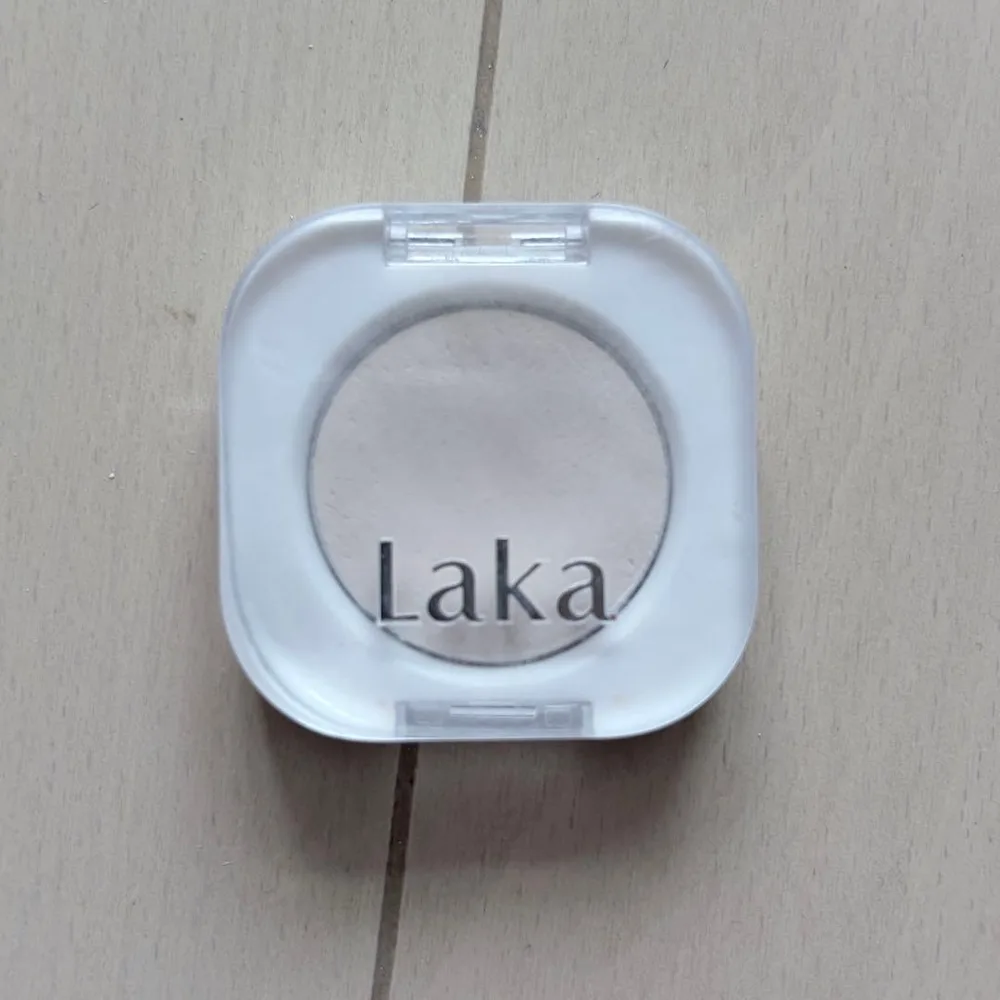 Laka モノアイシャドウ 908バニラ