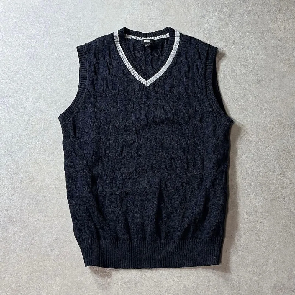 ユニクロ UNIQLO ケーブルVネックニットベスト ネイビー S チルデン
