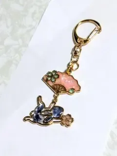 ハンドメイド 和風 うさぎと扇子のレジンチャーム