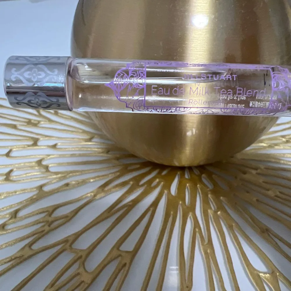 Eau de Milk Tea Blend ロールオン 15ml