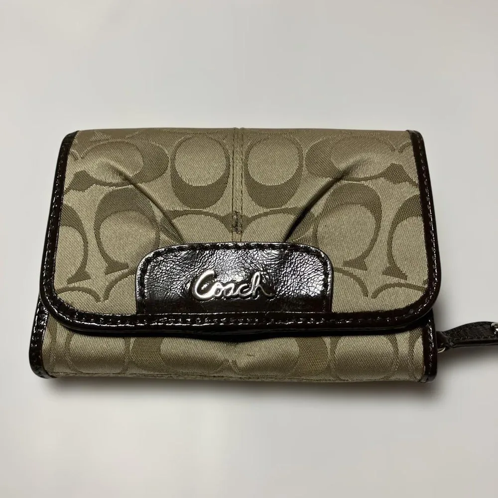 【外観美品】COACH コーチ アシュリー シグネチャー サテン 二つ折り財布