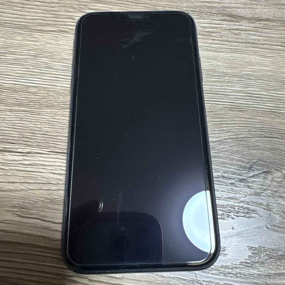 Apple iPhone 11 ブラック 本体