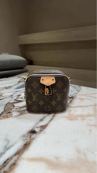 กระเป๋าถือ Louis Vuitton Monogram