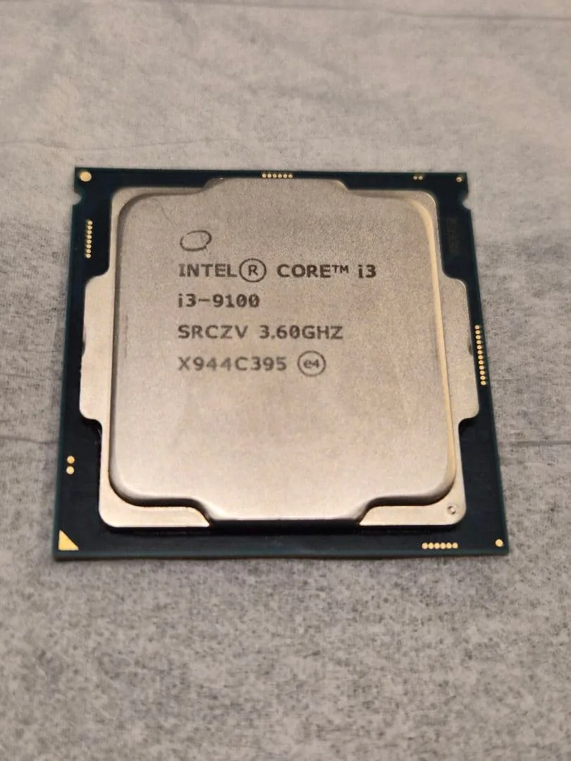 Intel Core i3-9100 CPU 本体