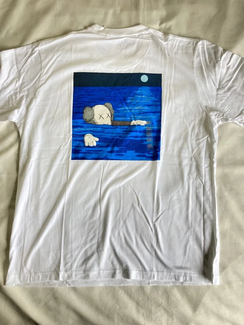 ②KAWS Uniqlo Tシャツ XXLサイズ 白 カウズ ユニクロ