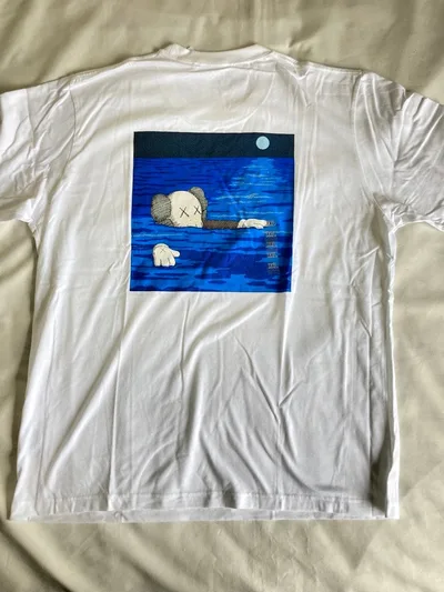 ②KAWS Uniqlo Tシャツ XXLサイズ 白 カウズ ユニクロ