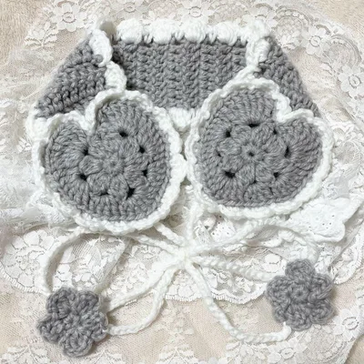 かぎ針編み୨୧ハンドメイド ハートのフリルイヤーマフ ライトグレー 韓国 編み物