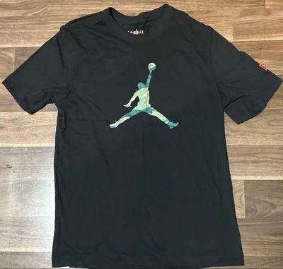 NIKE JORDAN ジャンプマン カモ柄ロゴ 半袖Tシャツ ブラック