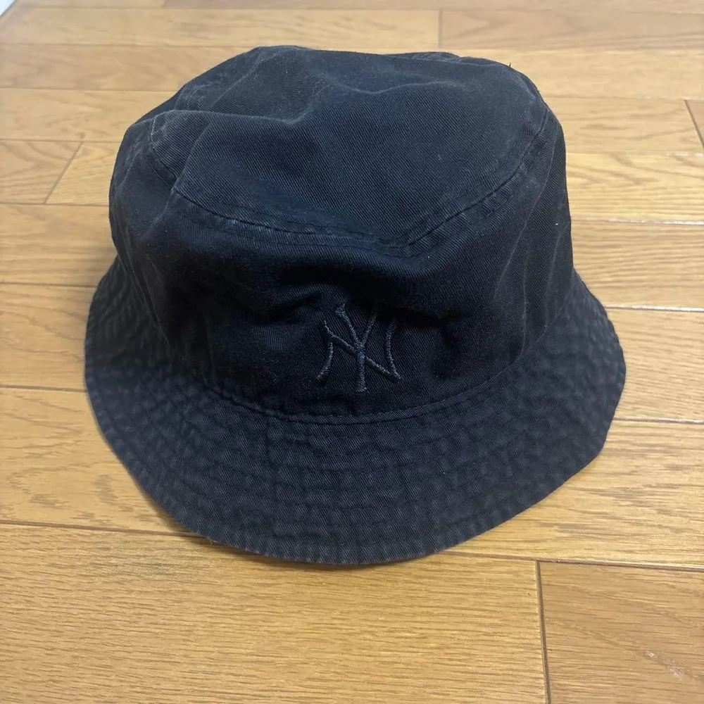 NEW ERA バケットハット ブラック ブラックロゴ刺繍