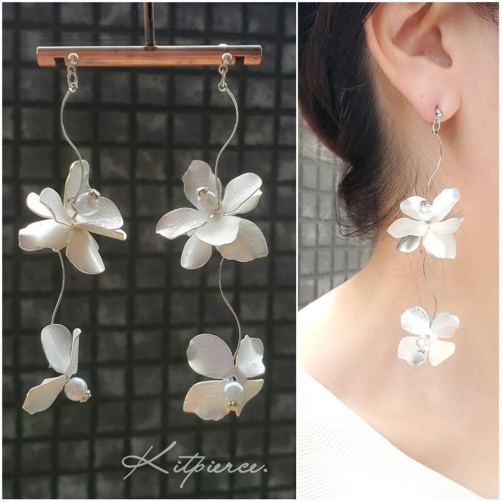 No.75 マットシルバー ゆらゆらお花舞うピアス イヤリング