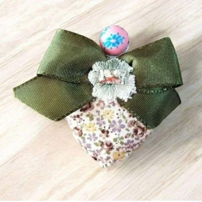ハンドメイド ハート型ブローチ 小花柄 リボン