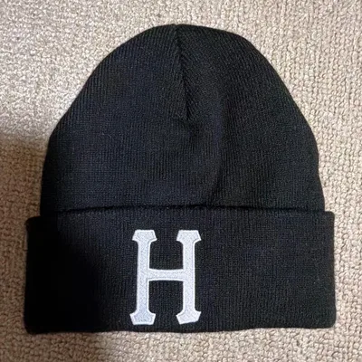 Hロゴ ニット帽 ビーニー ブラック