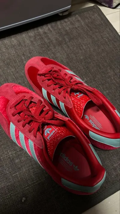 adidas Gazelle レッド/ミント スニーカー