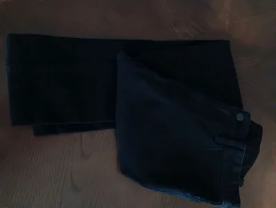 UNIQLO スキニーフィットジーンズ ブラック 28(70cm)