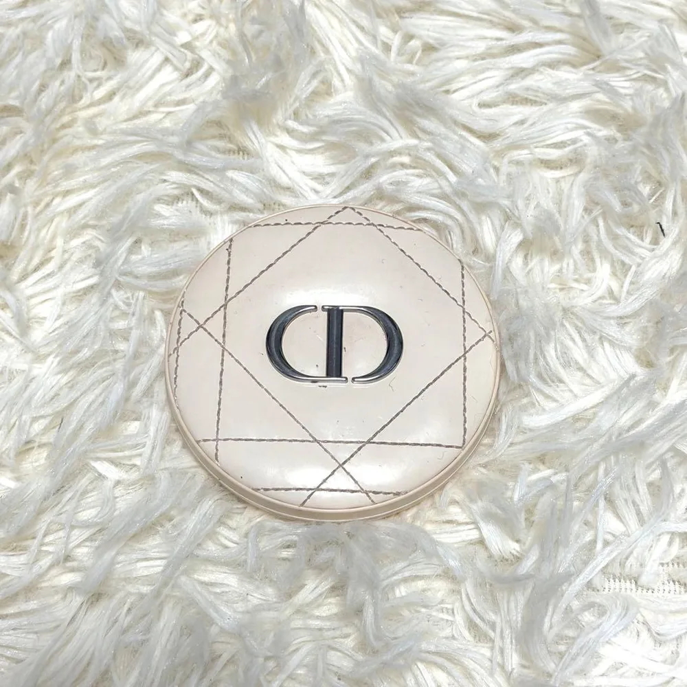 Dior スキンフォーエバー クチュール ルミナイザー 03