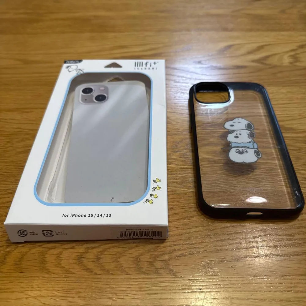 iPhone 15/14/13用 PEANUTS IIIIfitケース