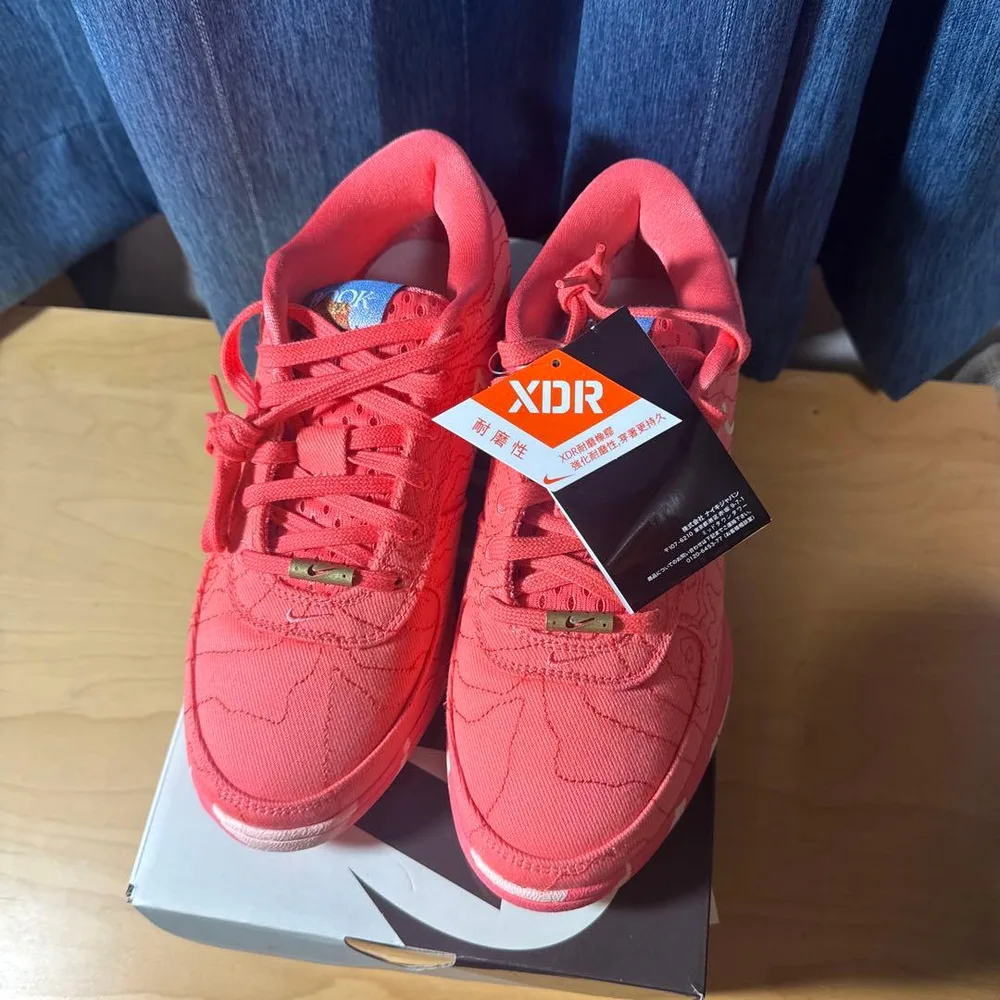 Nike book1