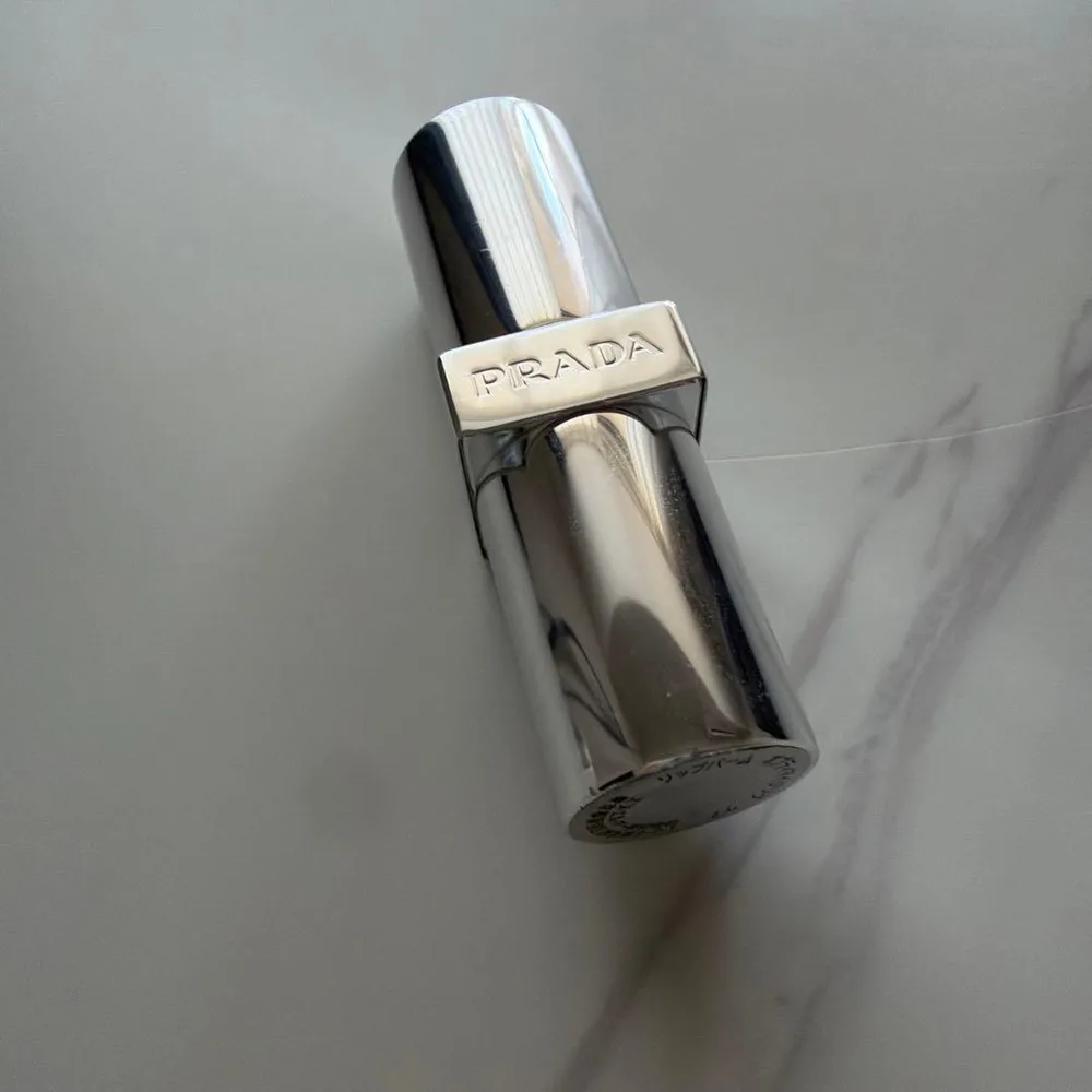 PRADA リップクリーム