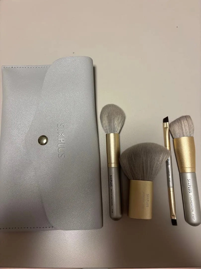 SIXPLUS メイクブラシセット ポーチ付き