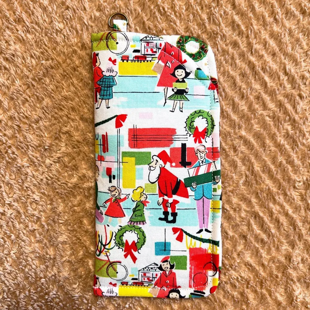アレキサンダーヘンリー クリスマスの大通り柄 Dカン付き メガネケース