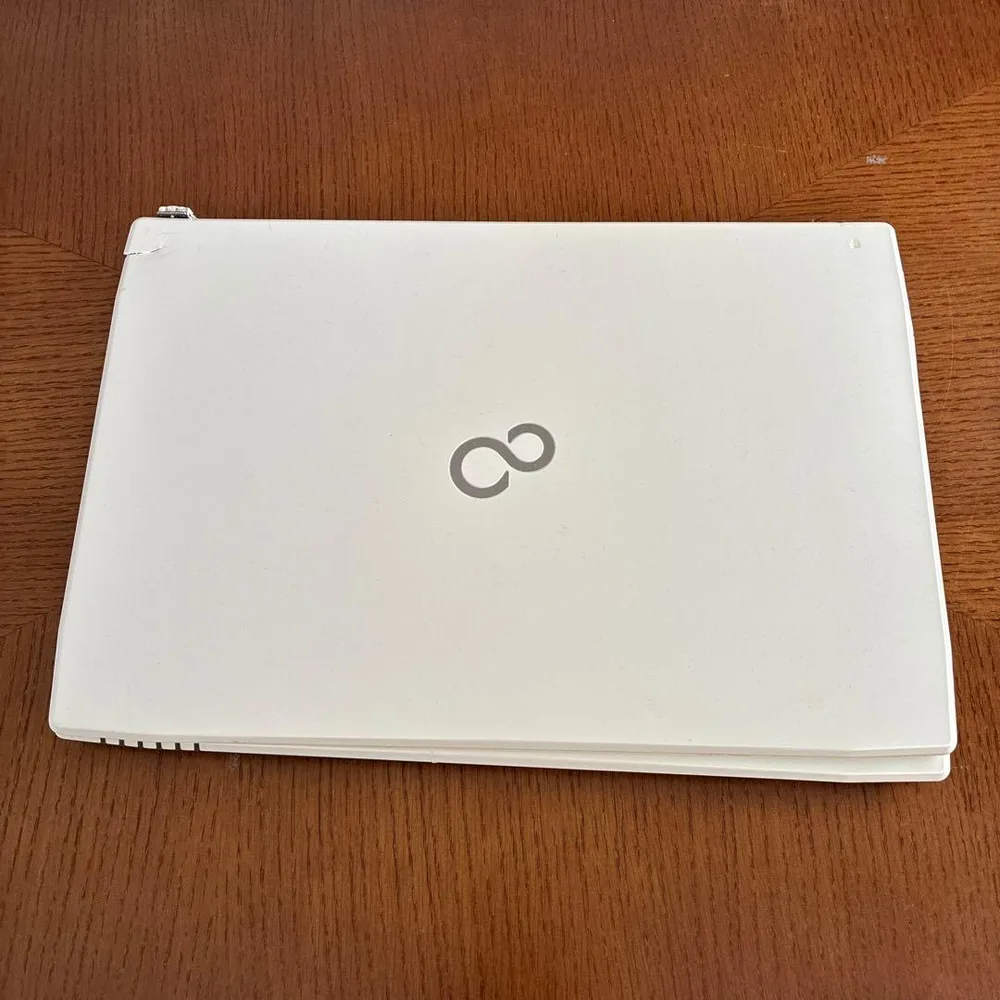 富士通 LIFEBOOK ホワイト ノートPC