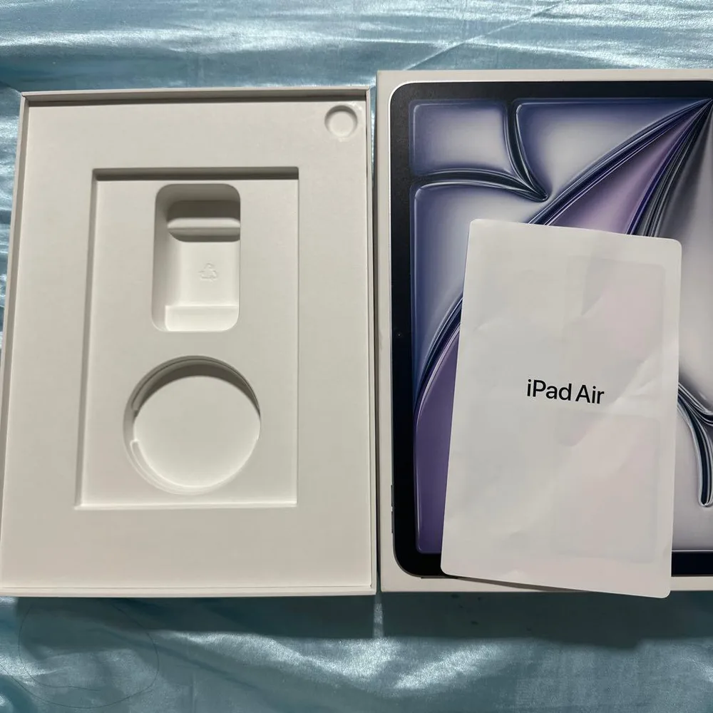 空箱 iPad Air (M2) Wi-Fi パープル 11インチ