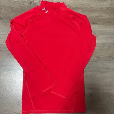 Under Armour レッド 長袖シャツ