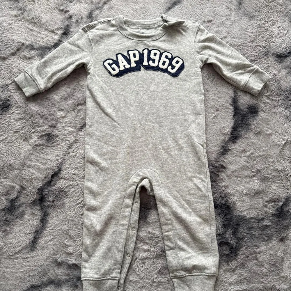 GAP ベビー 1969ロゴ ロンパース グレー 18-24month 90cm