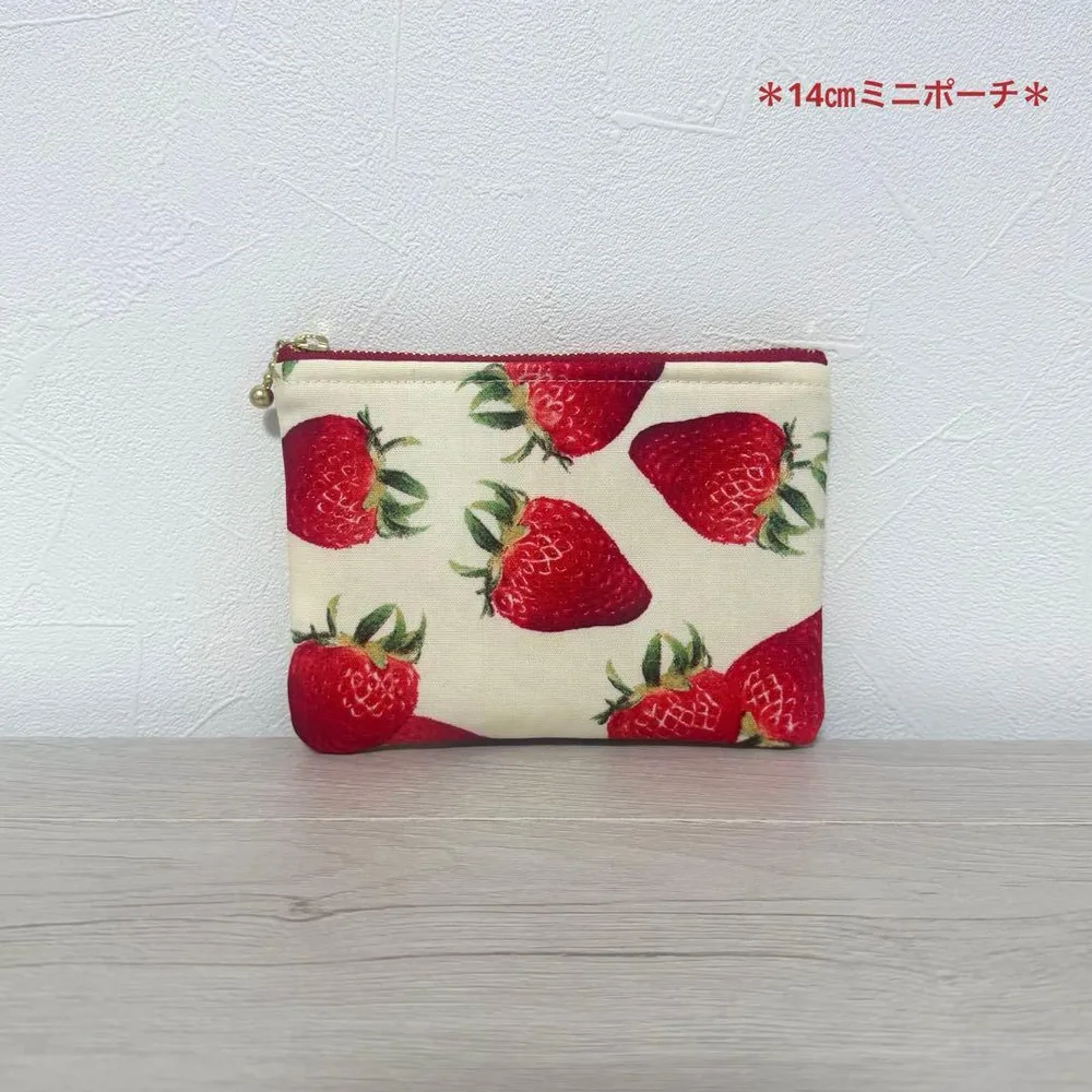 14㎝ ふわふわミニポーチ いちご柄 ハンドメイド