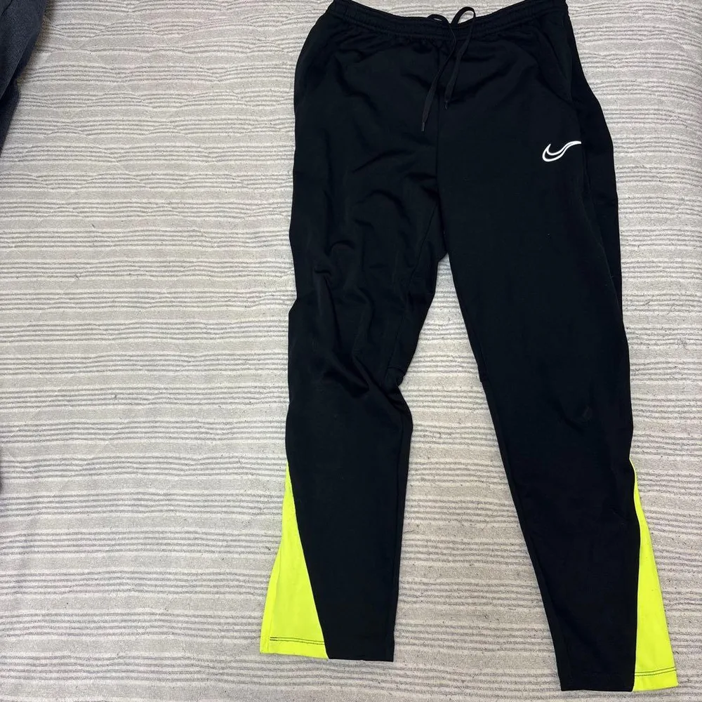 NIKE トレーニングパンツ ブラック ネオンイエロー