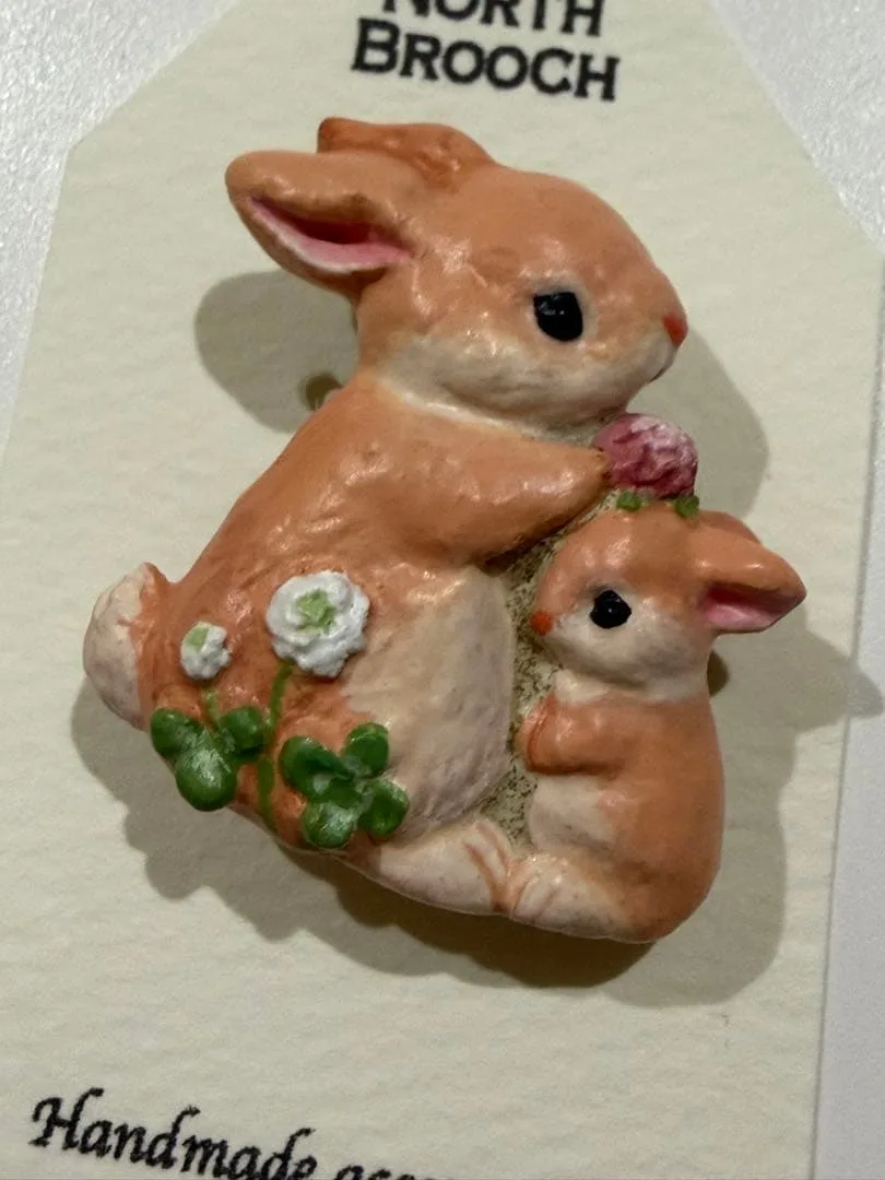 作家様 うさぎの親子 陶土ブローチ