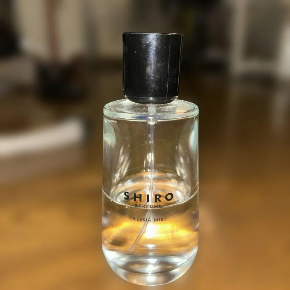 【残量5割】SHIRO PERFUME FREESIA MIST 100ml
