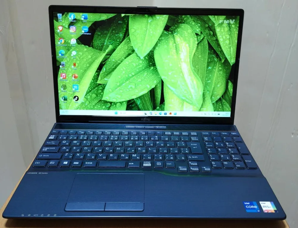富士通 第11世代 Core i7 SSD512GB/メモリ8GBブルーレイ