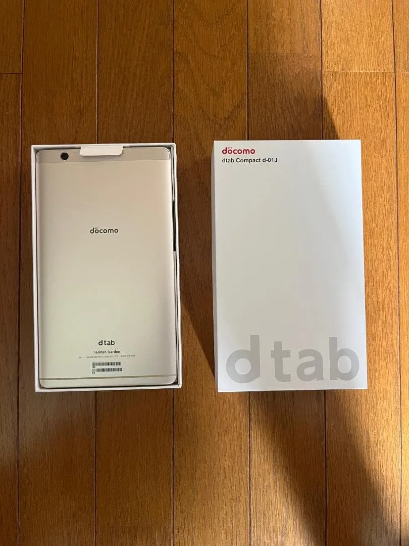 docomo dtab Compact d-01J 本体