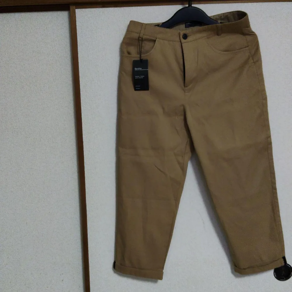 Bershka チノパン ベージュ メンズ