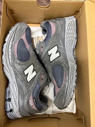 New Balance 2002R GORE-TEX グレー