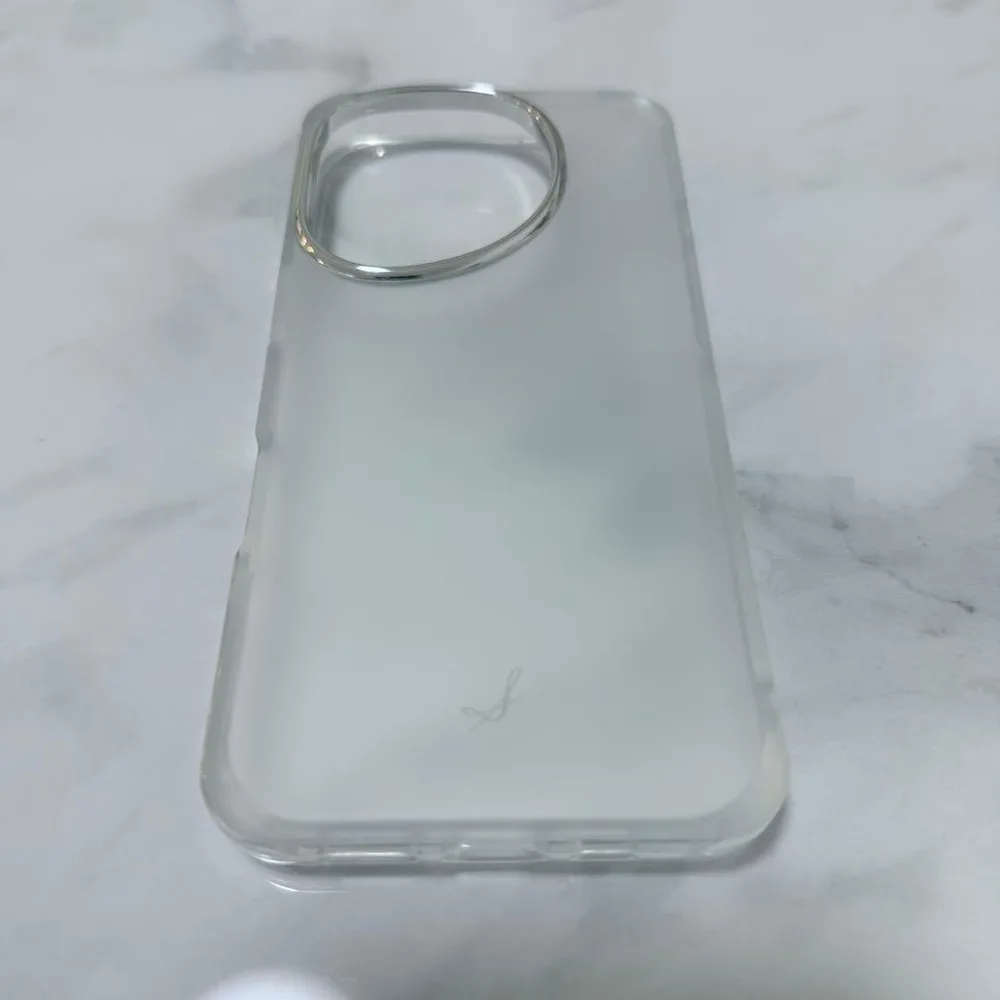 iPhone16pro ケース シルバー 半透明
