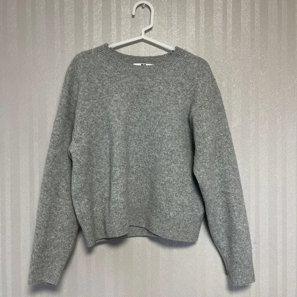 UNIQLO グレー ニットセーター Lサイズ