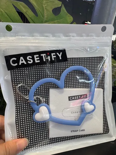 CASETiFY ハート チャーム スマホストラップ