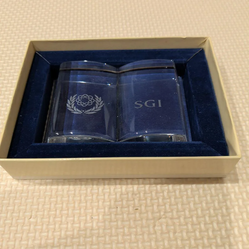 創価学会 SGI 記念品 クリスタル 置物 ペーパーウエイト 非売品 希少品