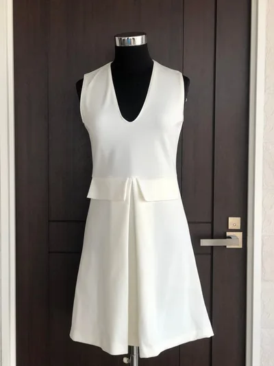 ZARA ของใหม่ยังไม่ได้ใช้งาน มีป้าย เดรสยาวถึงเข่าแขนกุด สีขาว