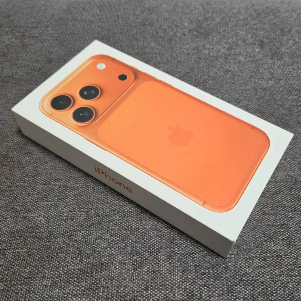 【美品】Apple iPhone 17 pro 256GB (ケース付)